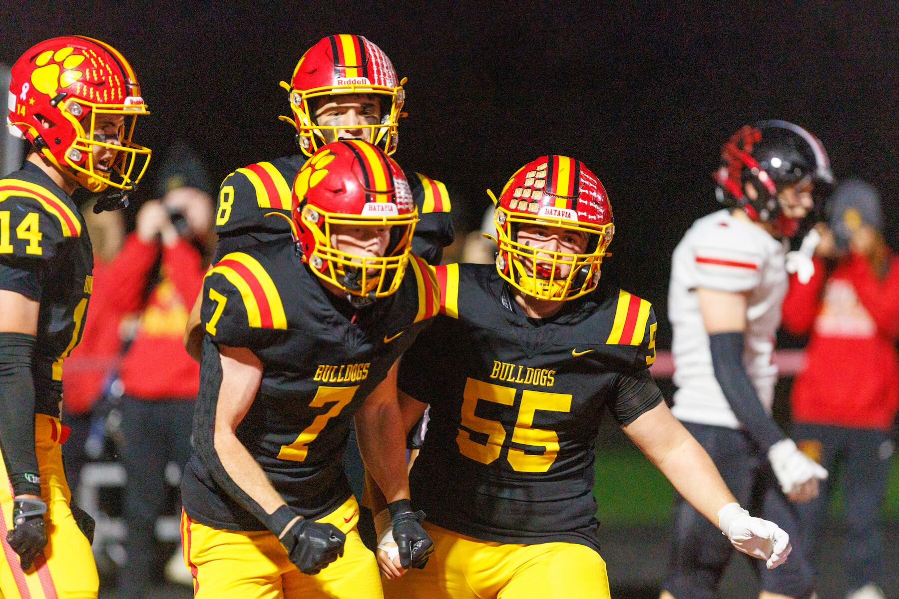 Batavia football surges in second half, defeats Lincoln-Way Central in first-round playoff matchup — Shaw Local News Network